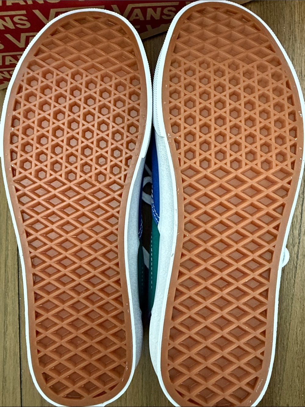 Vans - Picture 5 of 6